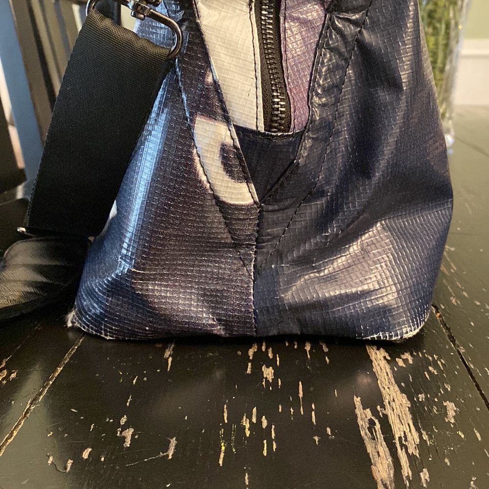 Rareform Maya Cross-Body - Picture 8 of 16